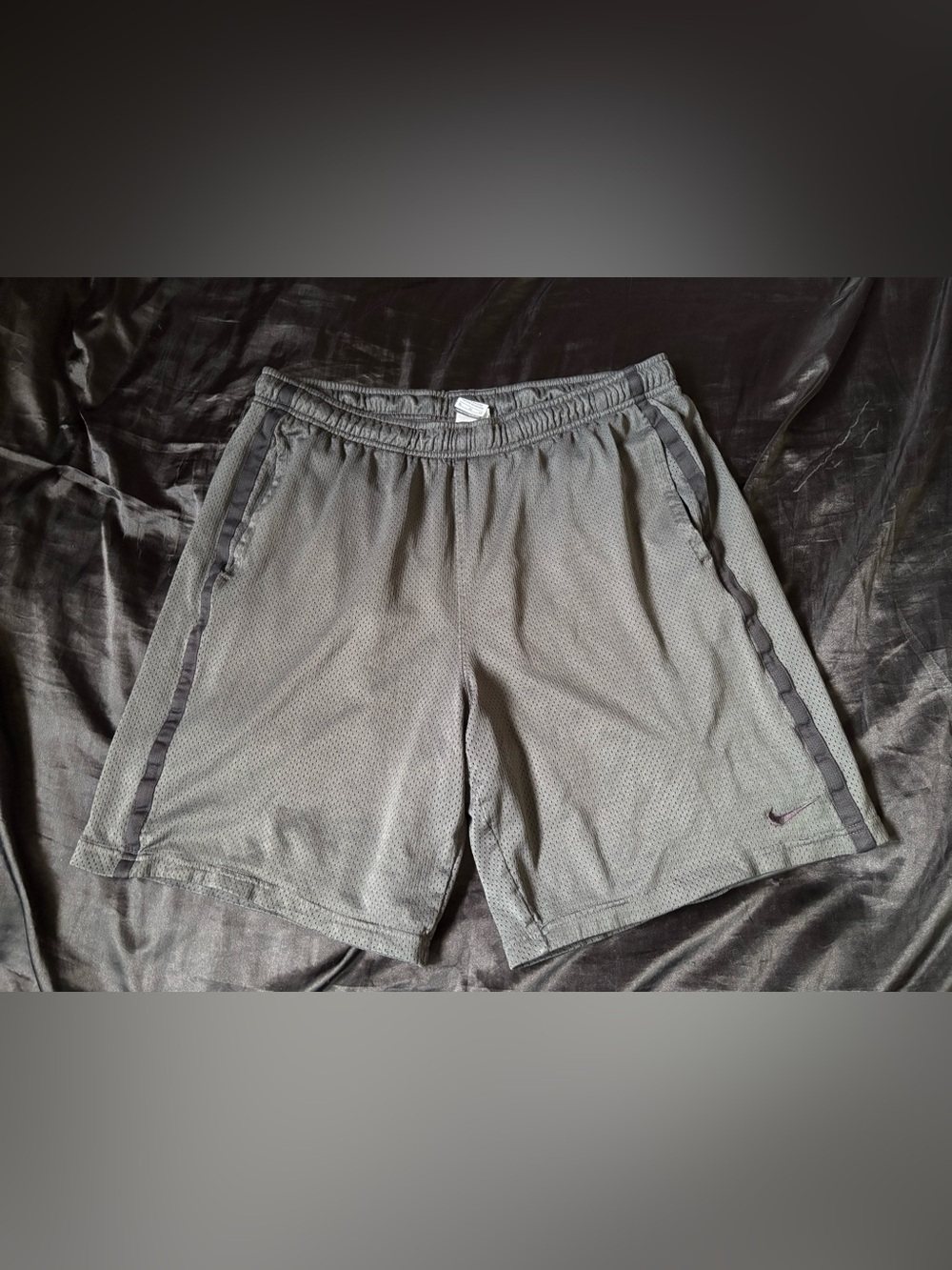 Vintage Nike Men’s Athletic Shorts XL Gray/Black 8in inseam w/pockets